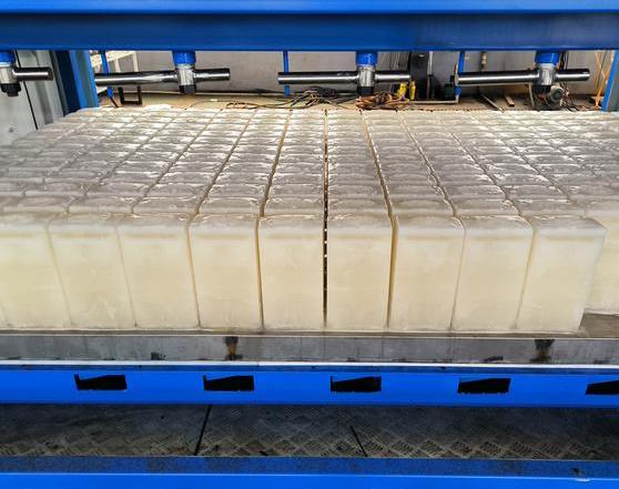 制冰機內(nèi)部部件的污染或故障，影響了制冰機的工作效率