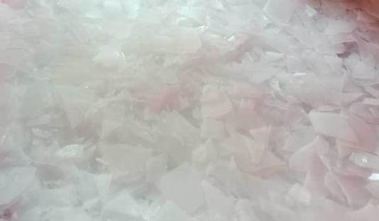 如果出現(xiàn)冰塊粘連，可能是因為制冰過程中水溫控制不當(dāng)