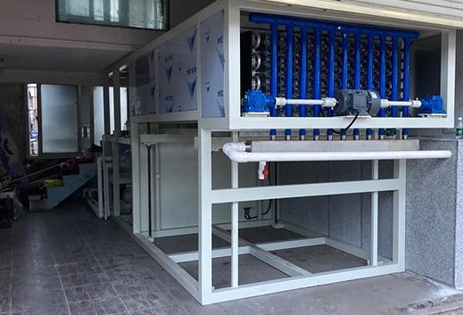 針對節(jié)能快速制冰機(jī)，其水循環(huán)系統(tǒng)設(shè)計(jì)注重減少能耗和加快制冰速度