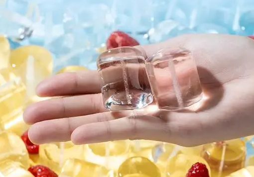 一臺(tái)做冰機(jī)器究竟需要多少錢(qián)