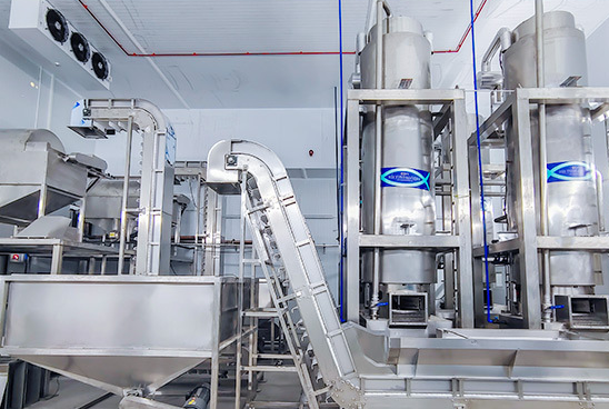 管冰機(jī)的自動(dòng)控制系統(tǒng)包括溫度傳感器