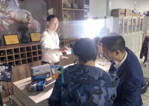 郭導說放入球冰的飲品看起來更加高端美觀